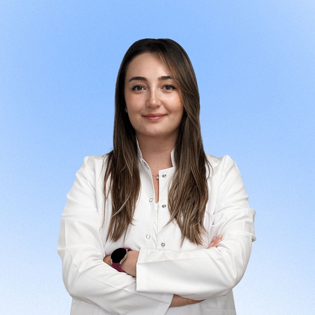 Uzman Dr. İnce, ani göz kapağı düşüklüğünde çift görme varsa acil başvuru önerdi