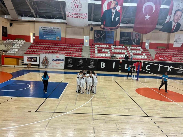 Bilecik'te koruma altındaki çocuklar voleybolda Düzce'yi 3-0 yenip üst tura çıktı