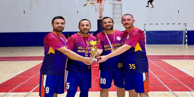 Hakkari İl Milli Eğitim Müdürlüğü takımı 3x3'te finalde 21-13 yenerek şampiyon oldu