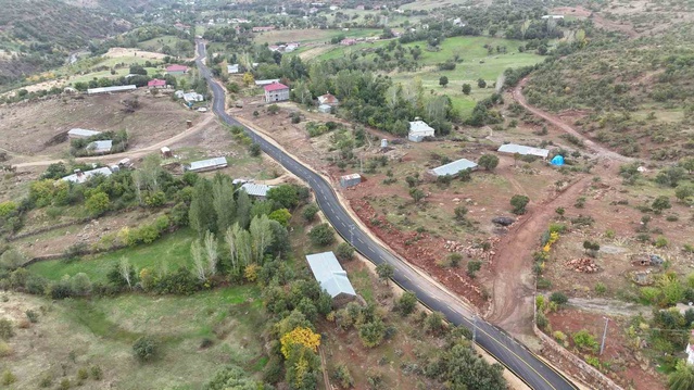 Bingöl'de Yukarı Çavuşlar köy yolu asfaltlandı, Vali Çelik yeni plent müjdesi verdi