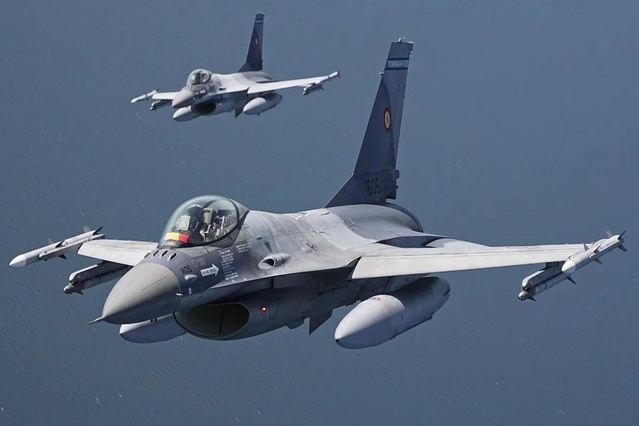 Romanya'nın F-16'ları Karadeniz açıklarında hava sahasını ihlal eden 2 İHA'yı düşürdü