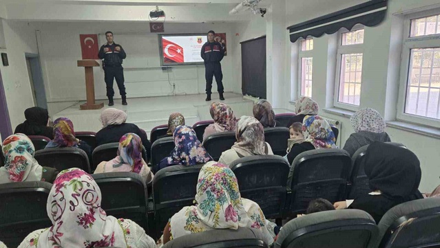 Bilecik'te jandarma, veli toplantılarında çocuk güvenliği için uyarılarda bulundu