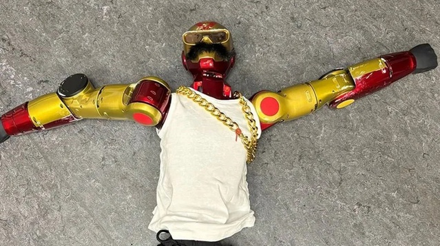 Köln polisi, genç kızı taciz ettiği iddia edilen robot için soruşturma başlattı