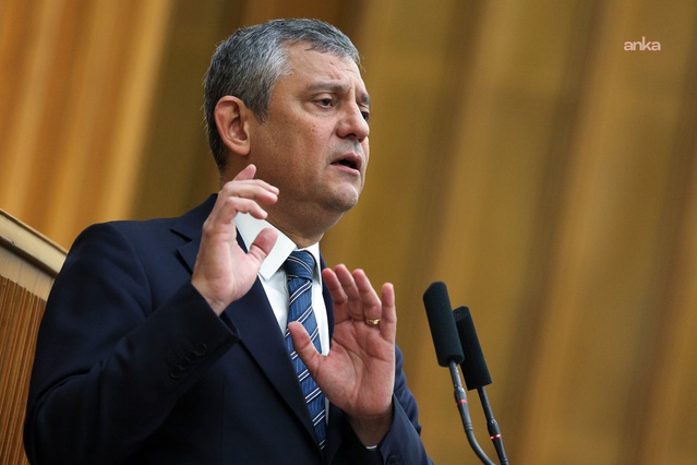 Özgür Özel, belediye başkanı geçişlerinde öz eleştiri talebini tarihe haksızlık saydı