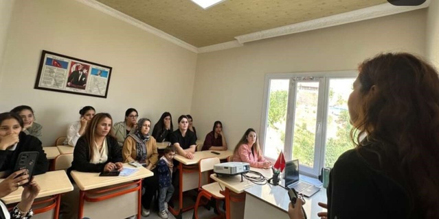 Şırnak AFAD, Uzungeçit ADEM'deki kadınlara afet farkındalığı ve tahliye eğitimi verdi