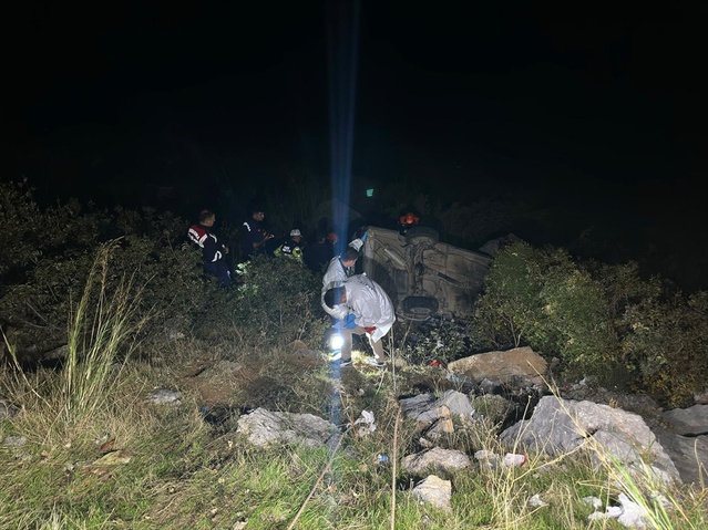 Antalya Akseki'de uçuruma yuvarlanan otomobilde sürücü öldü, eşi yaralı kurtarıldı