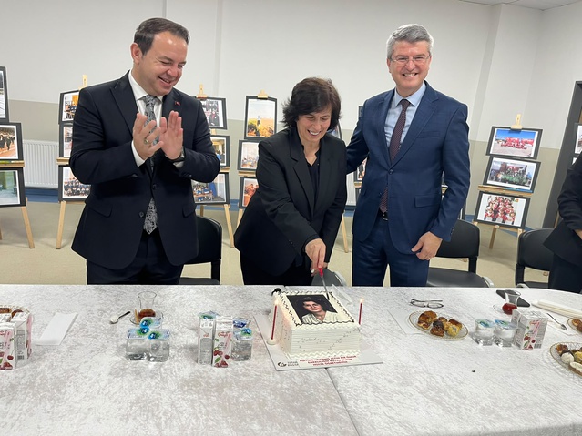 Zonguldak'ta 40 yıl aynı okulda görev yapan öğretmen Hülya Uzungüngör emekli oldu
