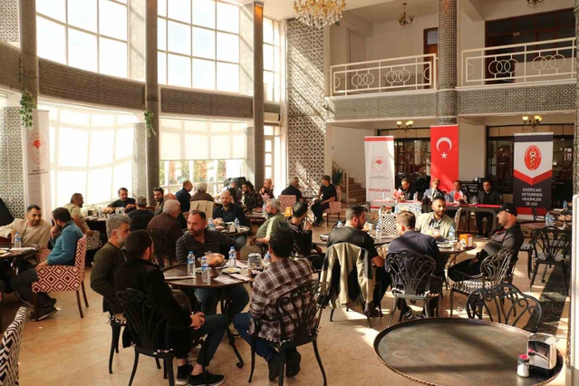 Erzincan'da veteriner hekimlere değişen izin ve denetim talimatı anlatıldı