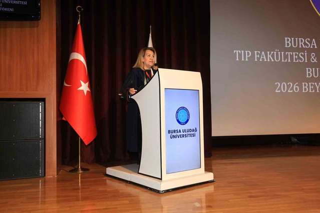BUÜ'de beyaz önlük giyen tıp öğrencilerine bilgi ve vicdan vurgusu yapıldı