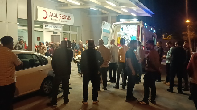 Şanlıurfa Birecik'te iki otomobilin karıştığı kazada 1 kişi öldü, 3'ü ağır 7 yaralı