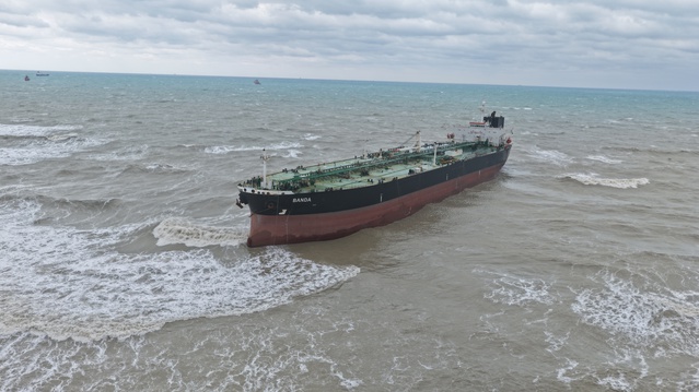 Sarıyer Kısırkaya açıklarında mahsur kalan Liberya bayraklı tanker 5 gün sonra yüzdürüldü