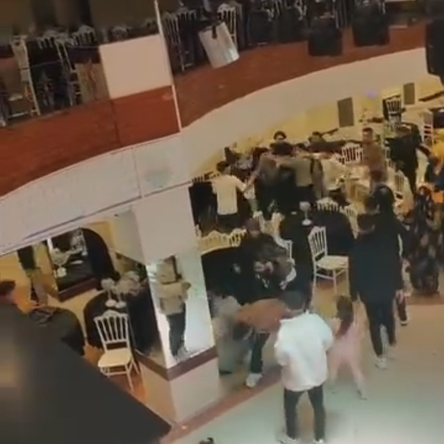 Bolu'da düğünde takı kavgası iddiası: Davetliler birbirine girdi, sandalyeler havaya kalktı