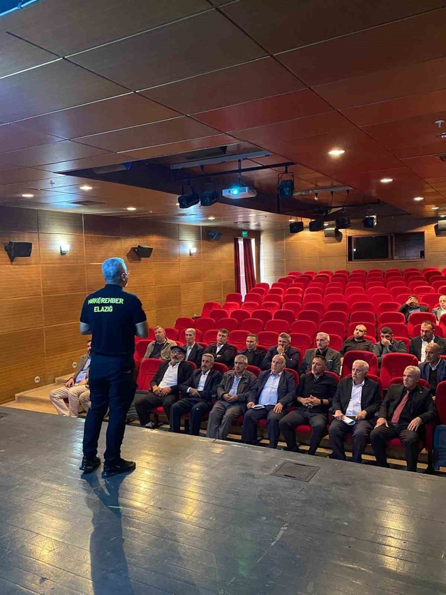 Elazığ'da muhtarlar uyuşturucuyla mücadelede ihbar mekanizmalarını dinledi