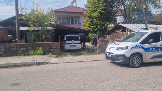 Zonguldak Çaycuma'da bir kişi evinde tüfekle vurulmuş halde bulundu