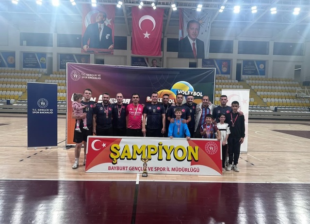 Bayburt'ta kamu personeli futsal turnuvasında Açık Cezaevi takımı şampiyonluğa ulaştı