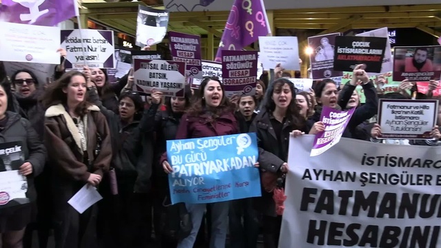 Kadınlar, 8 yaşındaki çocuğa istismar davasında beraatı Taksim'de protesto etti