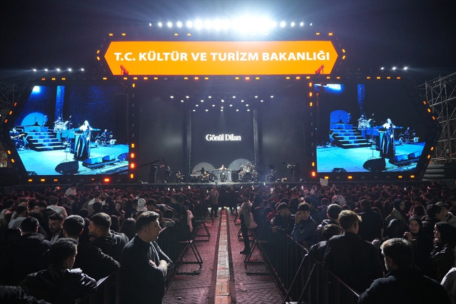 Gönül Dilan, Diyarbakır Kültür Yolu Festivali'nde coşku dolu bir akşam yaşattı