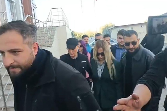 Güllü davasında dikkat çeken ayrıntı! Tuğyan'ın avukatı korumalarla geldi