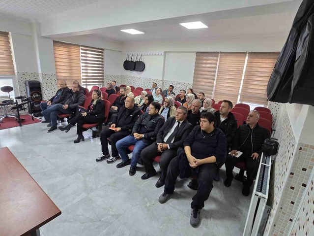 Emirdağ'da OYSS toplantısında ortak sınav usulleri okul müdürlerine anlatıldı