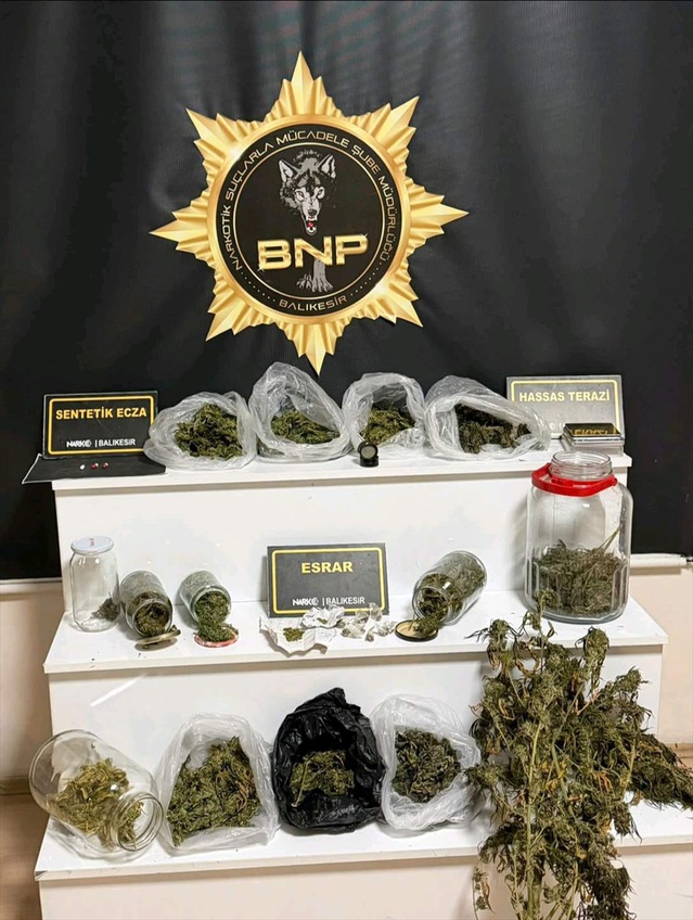 Balıkesir'de operasyonda 2 şüpheli gözaltına alındı, 1 kilo 254 gram esrar ele geçirildi
