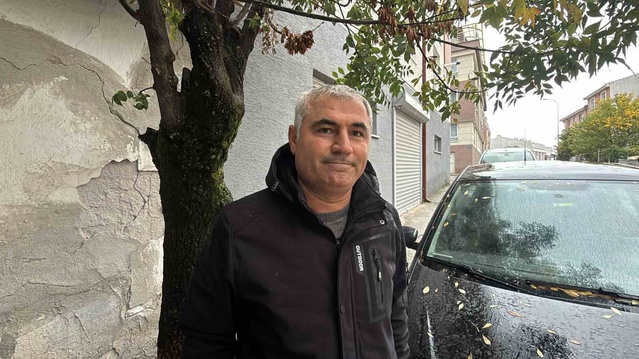 Eskişehir Odunpazarı'nda park halindeki iki aracın dikiz aynası tekmeyle kırıldı