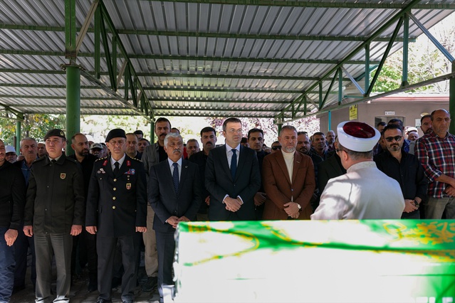 Kıbrıs gazisi Ahmet Binici Niğde'de toprağa verildi, törene Vali Akmeşe de katıldı