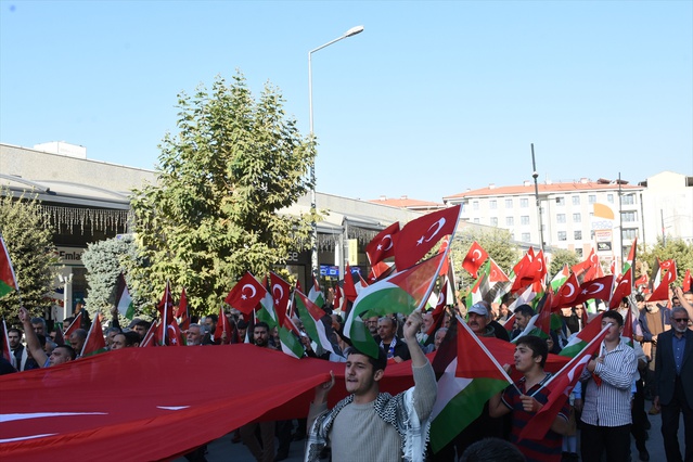 Malatya'da Gazze'deki soykırımın 3. yılı için yürüyüş Süper Park'ta sona erdi