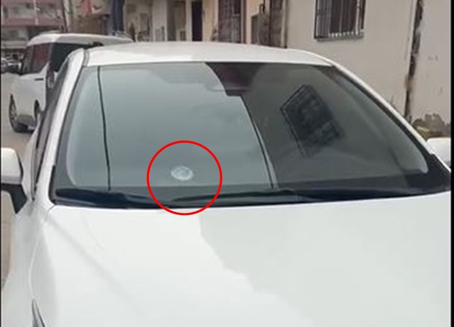 Mardin Kızıltepe'de otomobilin camına yorgun mermi isabet etti, sahibi şikayetçi oldu