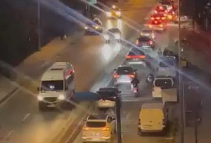 SON DAKİKA HABERİ: Bayrampaşa'da yol çöktü: Mahsur kalanlar var