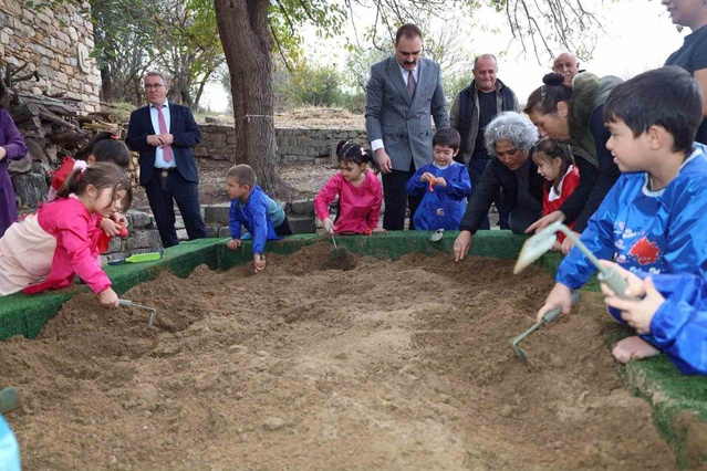 Afrodisias Çocuk Atölyesi tarihi mirası eğlenceli etkinliklerle tanıttı