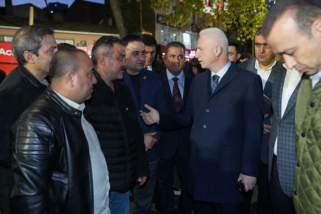 İstanbul Valisi Gül, Sarıyer Ayazağa'da sel sonrası AFAD tırında bilgi aldı