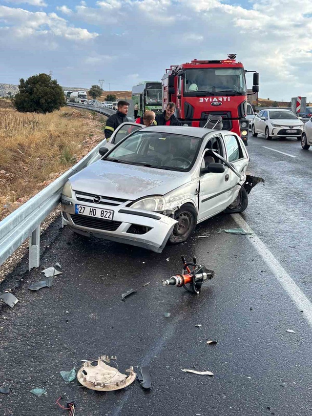Adıyaman Gölbaşı'nda dört otomobil zincirleme kazaya karıştı, 4 kişi yaralandı