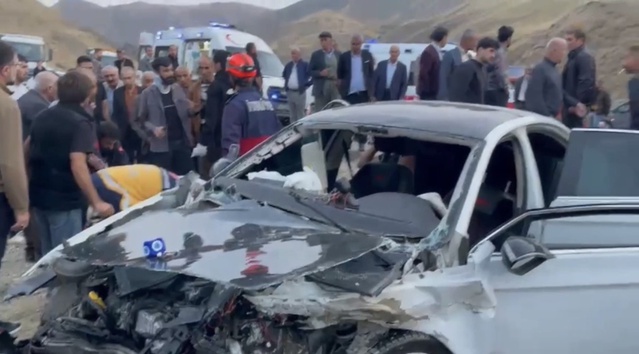 Hakkari Yüksekova'da iki trafik kazası yaşandı, toplam 10 kişi yaralandı
