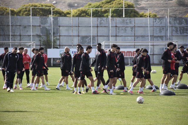 Sivasspor'da transfer tahtası kapalı, Taşdemir belki açamayacaklarını söyledi