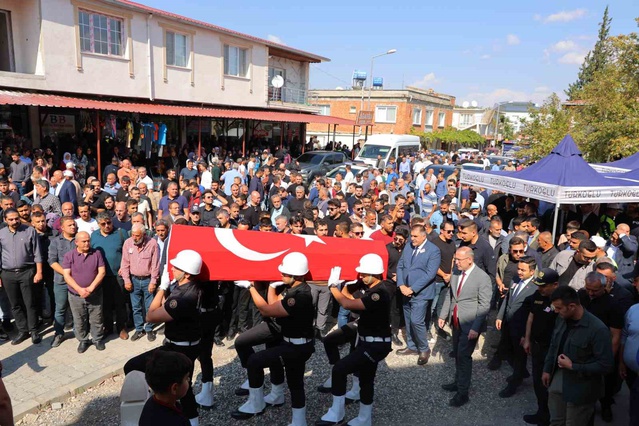 Kahramanmaraş Türkoğlu'nda silahlı kavgada ölen polis memuru Orçan defnedildi