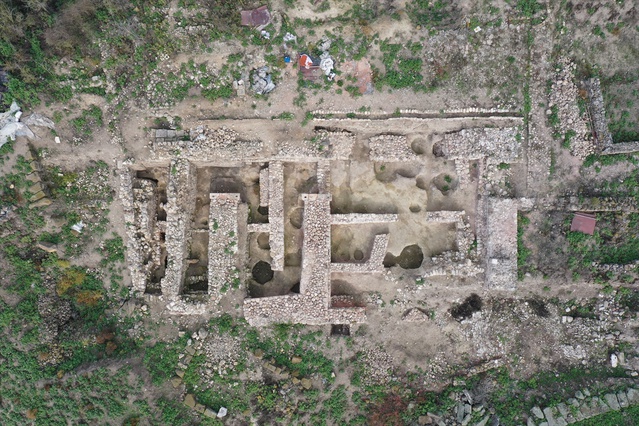 Bandırma'daki Daskyleion'da fırında 2 bin 600 yıllık karbonlaşmış tohumlar çıktı
