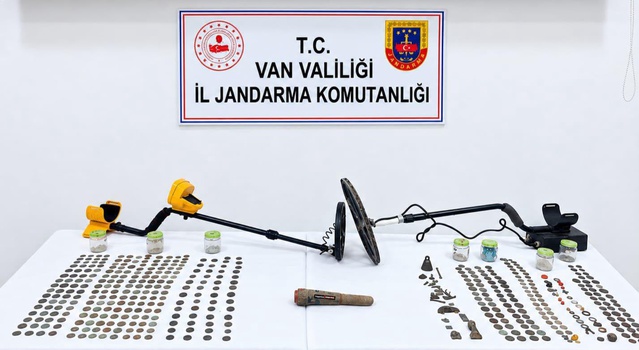 Van Çaldıran'da tarihi eser operasyonunda 529 Roma sikkesi ele geçirildi
