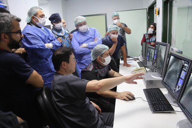 Diyarbakır'da çocuk kalp merkezinde 2 çocuk hastaya pulmoner kapak takıldı