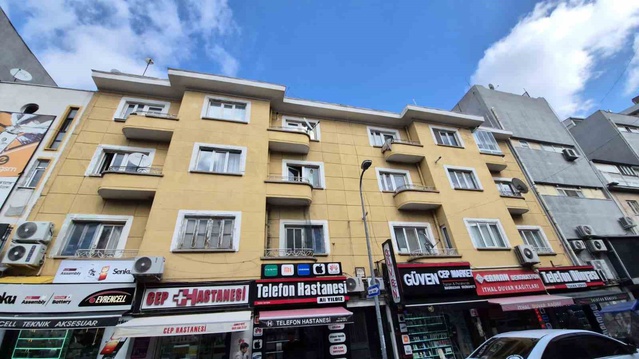 Eskişehir'de itfaiye, yasak park yüzünden kediyi kurtarmaya güçlükle ulaştı