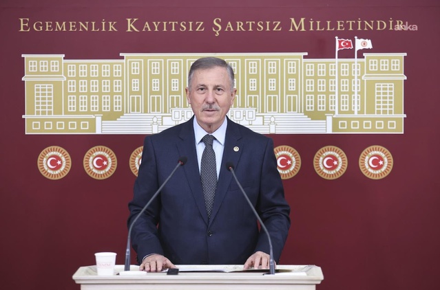 Özdağ, 70 avukatın hakim ve savcı yapıldığı iddiasına soru önergesi verdi