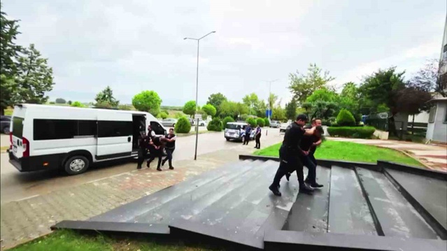 Adana Ceyhan'da operasyonda 8 kilo 316 gram metamfetamin bulundu, 12 şüpheli tutuklandı