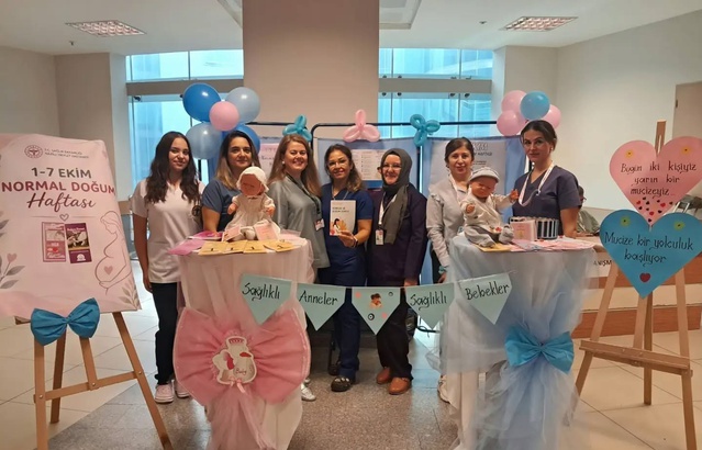 Nazilli Devlet Hastanesi'nde normal doğum için oyuncak bebekler kundaklandı