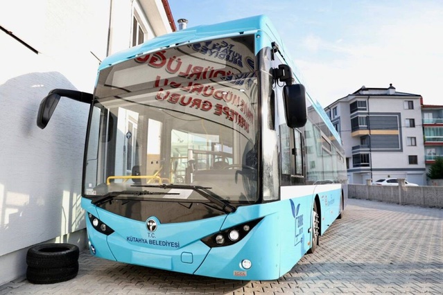 Kütahya Belediyesi elektrikli otobüslerini COP31 için Antalya'ya gönderdi
