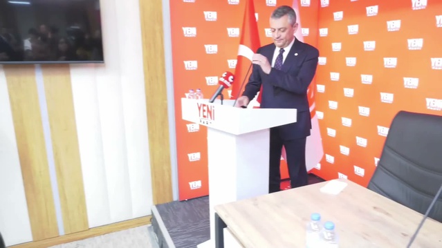 Özgür Özel'den belediye başkanının 86 yaşındaki babanın gözaltına alınmasına tepki