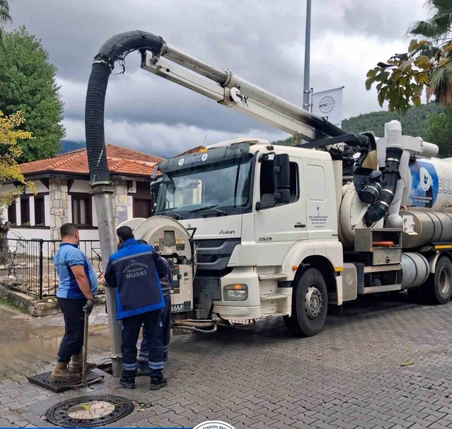 Muğla'da MUSKİ ekipleri yağışta 20 su baskınına müdahale etti