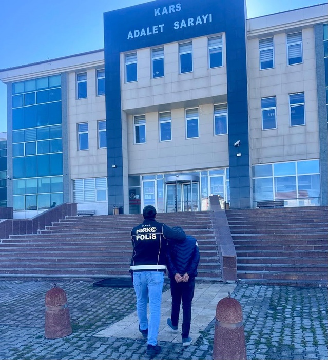 Kars'ta uyuşturucu operasyonunda metamfetamin kalıntısı bulundu, 1 kişi tutuklandı