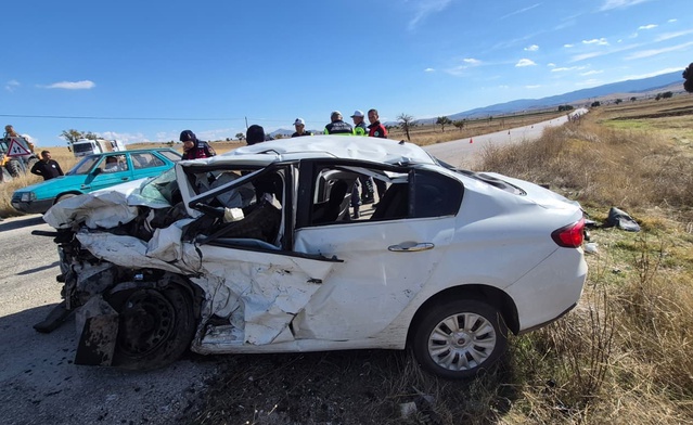 Burdur Yeşilova'da 3 otomobilin karıştığı kazada Musa Çakır öldü, 1'i ağır 7 yaralı
