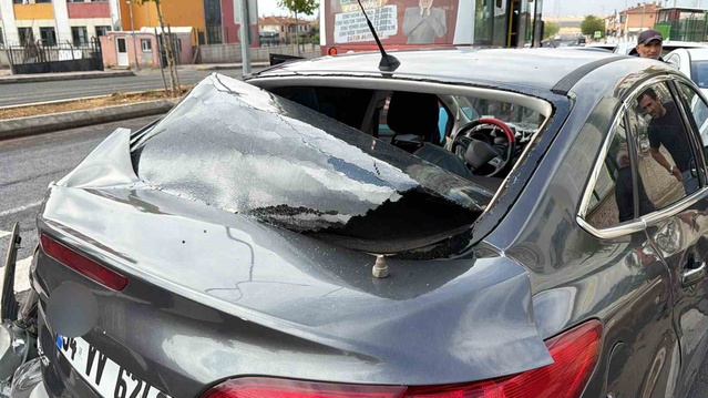 Diyarbakır Kayapınar'da çarpışan halk otobüsündeki 1'i çocuk 4 kişi hafif yaralandı