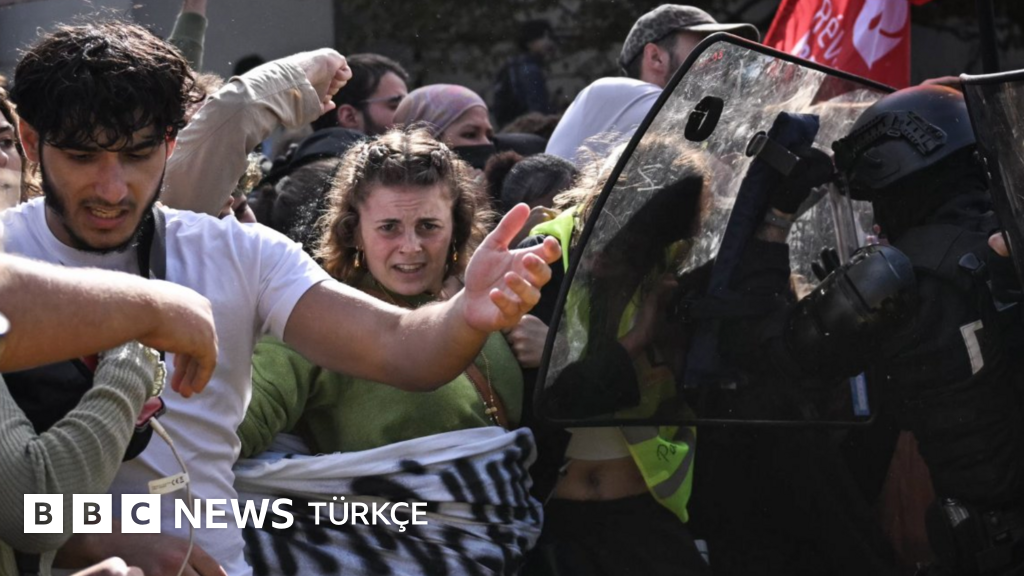 Fransa'daki liseli protestolarında yüzlerce okul kapatıldı