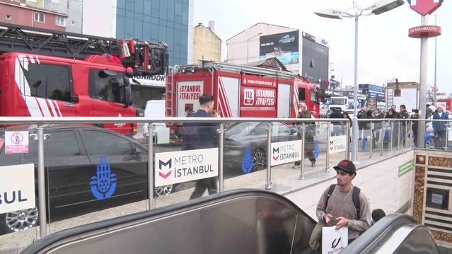 Ümraniye'de M5 hattındaki yangında seferler aksadı ve duraklarda yoğunluk oluştu
